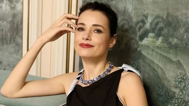 Özgü Namal Kıskanmak Dizisiyle Ekranlara Dönüyor!