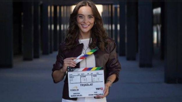 Rabia Soytürk'ün Teşkilat Setinden İlk Kareleri Paylaşıldı! Hilal Turhantürk Çok Konuşulacak! 