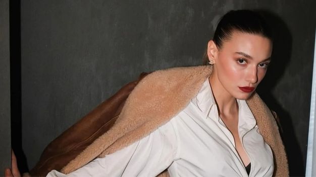 Sümeyye Aydoğan'ın Yeni Projesi Belli Oldu: Sultan Karakteriyle Dönüyor! 